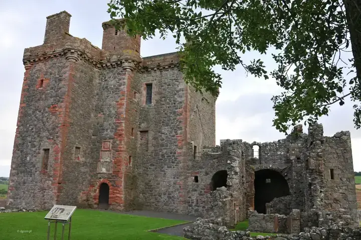 Balvaird Castle tower with red stone corners and adjoining ruins