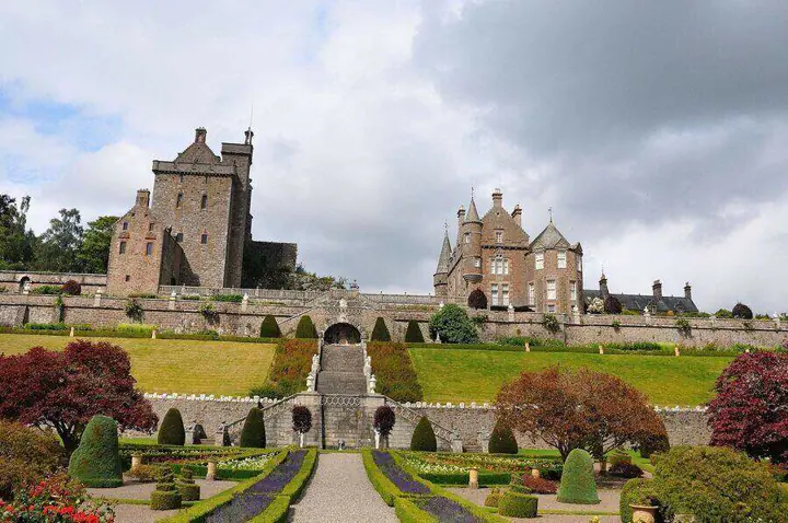 Central garden path and stone stairway leading towards Drummond Castle
