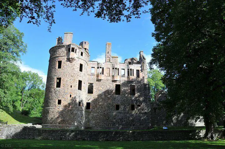 Huntly Castle round tower and roofless facade above a low wall