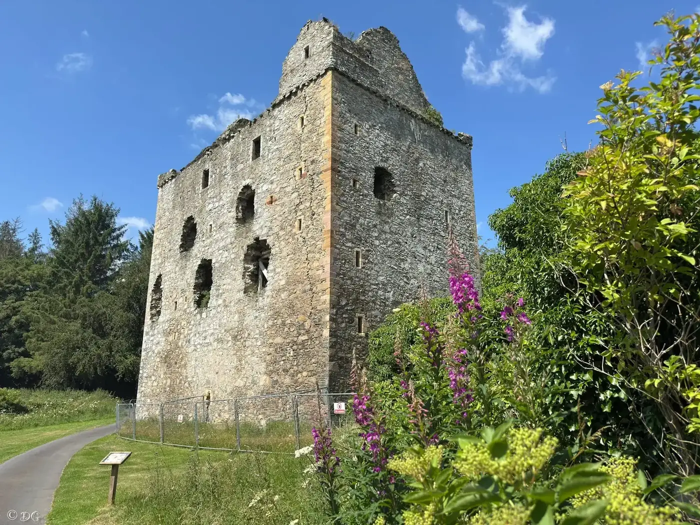 Roofless Newark Castle tower beside a curving path