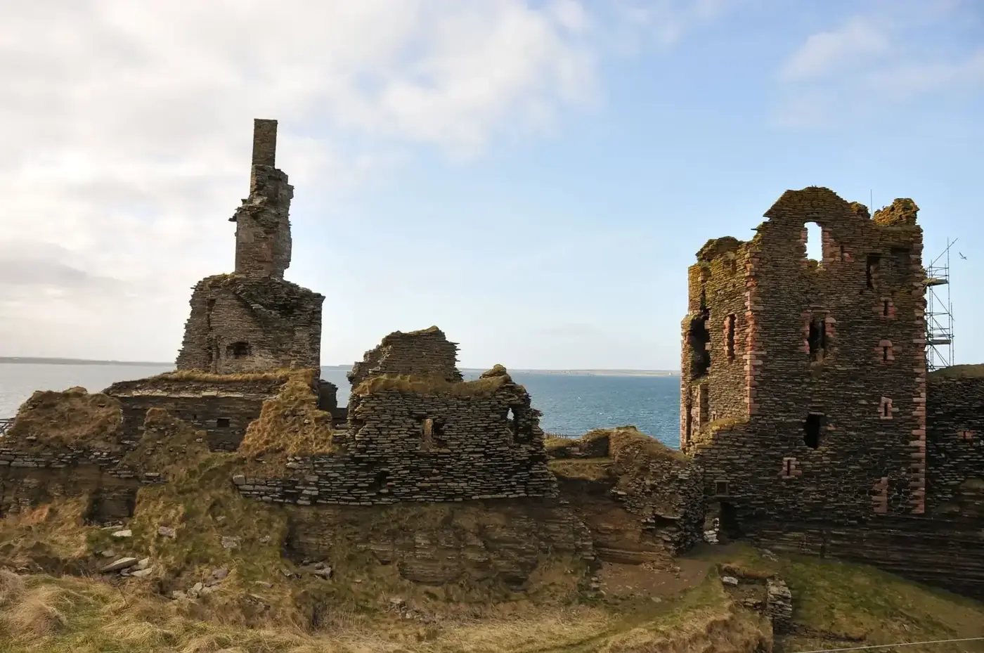 Sinclair Girnigoe Castle ruined towers and walls overlooking the sea