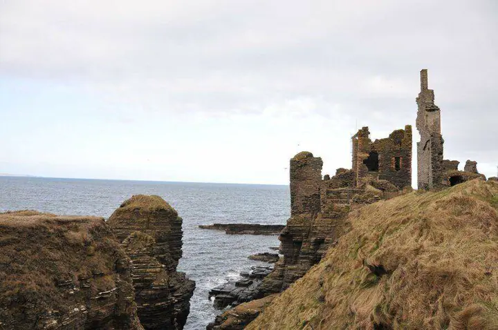 Wide coastal view of Sinclair Girnigoe Castle and the rocky inlet