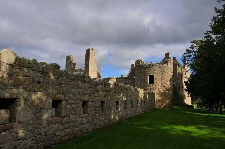 Low defensive wall with small openings at Tolquhon Castle